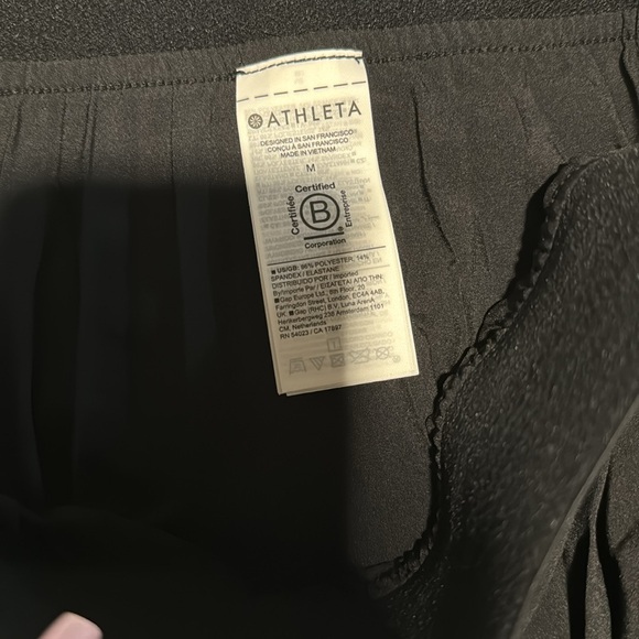 Athleta skirt. Tag is off but never worn. Size medium - Picture 2 of 3